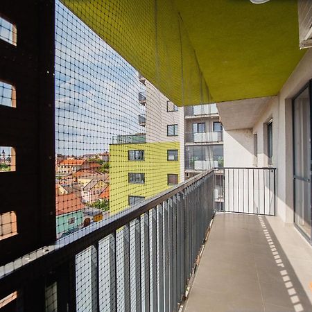 Elegant & Spacious - Central Apartment Oradea Exterior foto